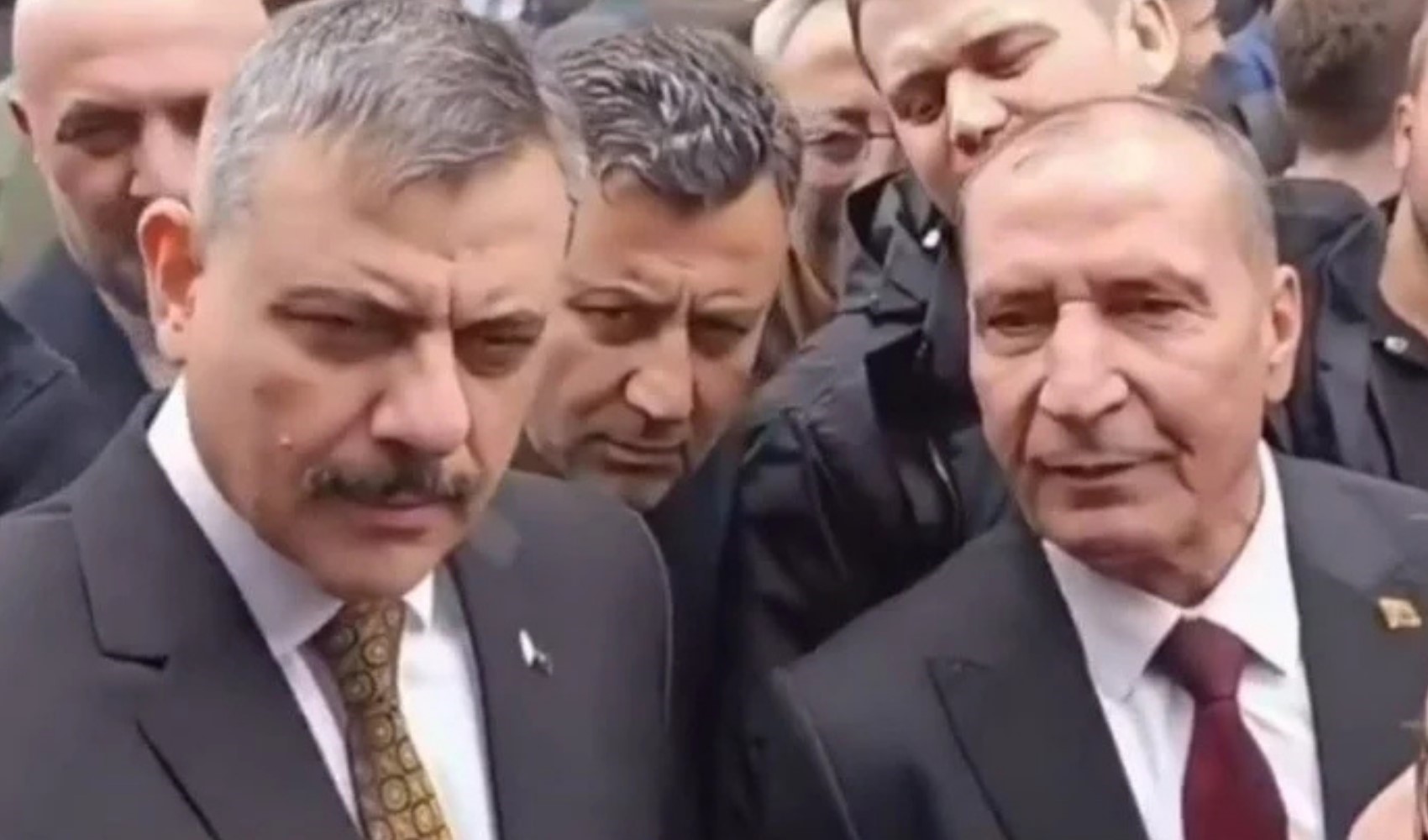 Konyalı yurttaş İçişleri Bakanı Çiftçi'ye dert yandı, korumalar devreye girdi