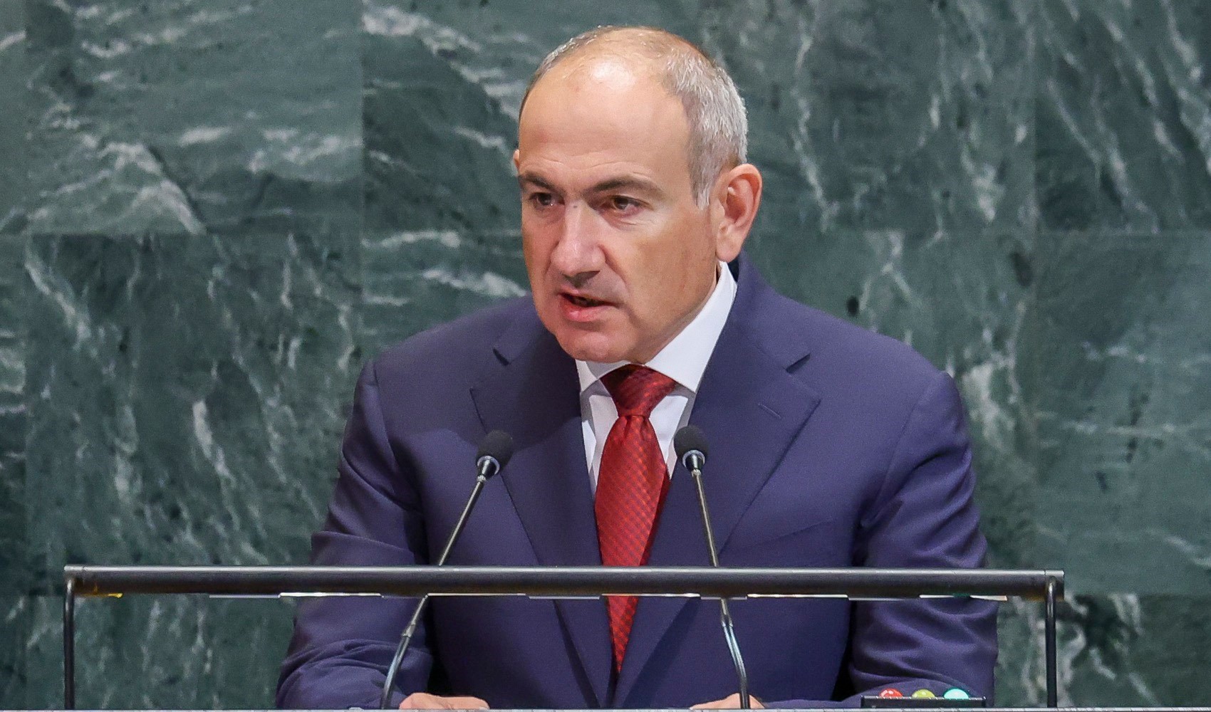 Ermenistan Başbakanı Paşinyan’a kilise ziyaretinde saldırı girişimi