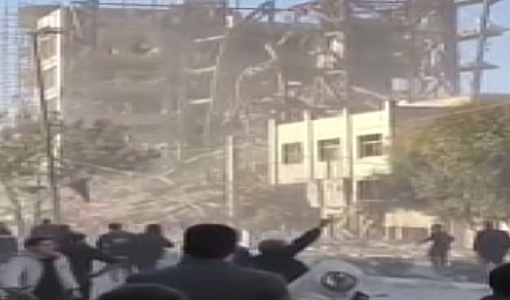 Hamaney'in halefini seçecek kurulun binası vuruldu