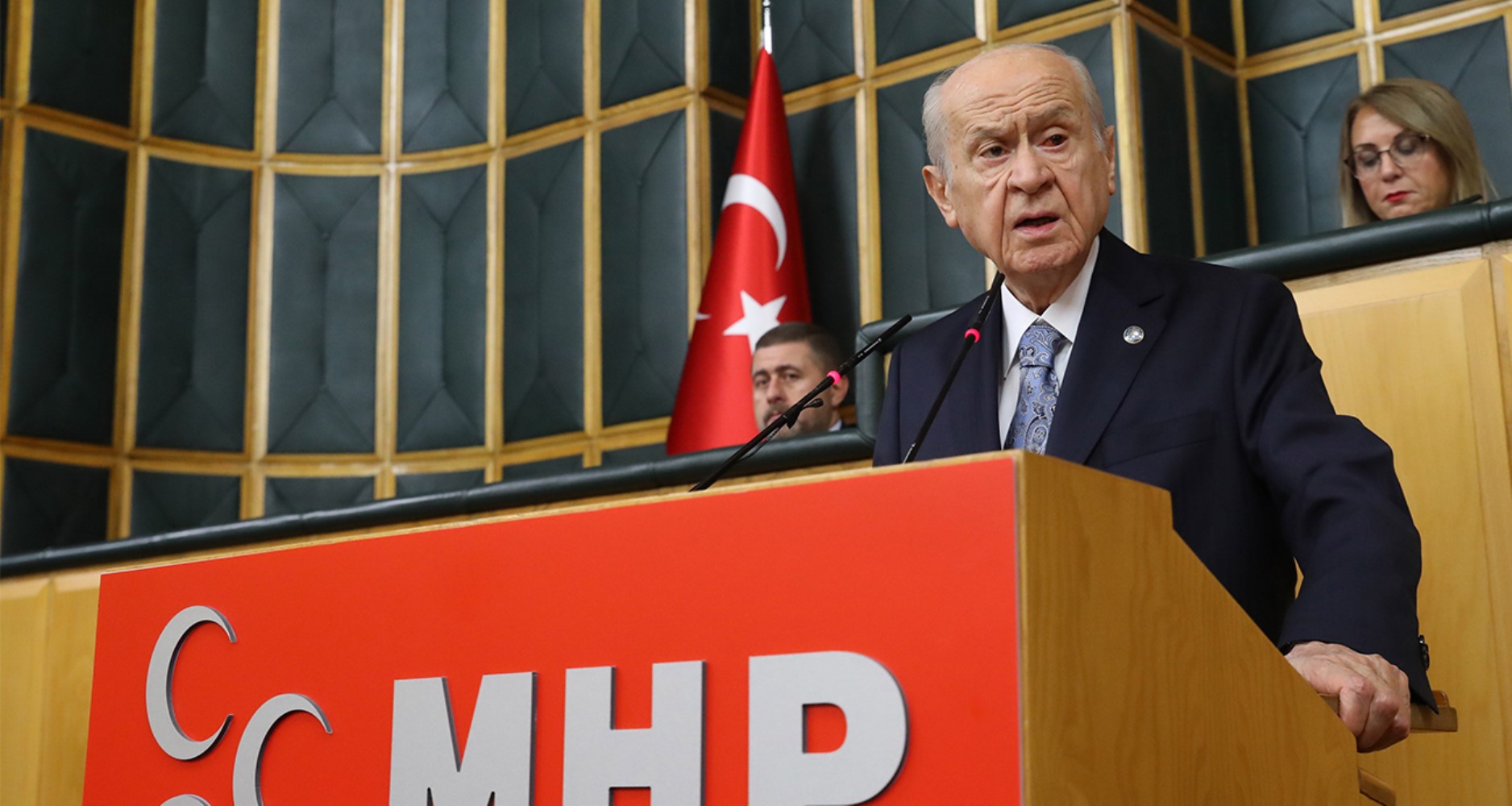 Devlet Bahçeli'nin grup toplantısındaki rozeti dikkat çekti!