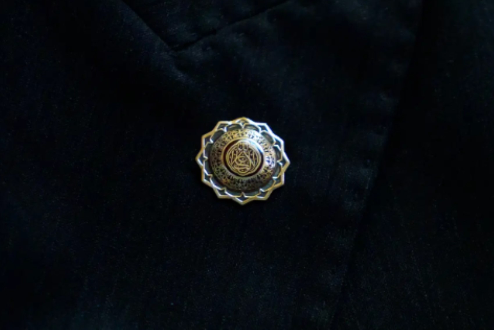 Devlet Bahçeli'nin grup toplantısındaki rozeti dikkat çekti!