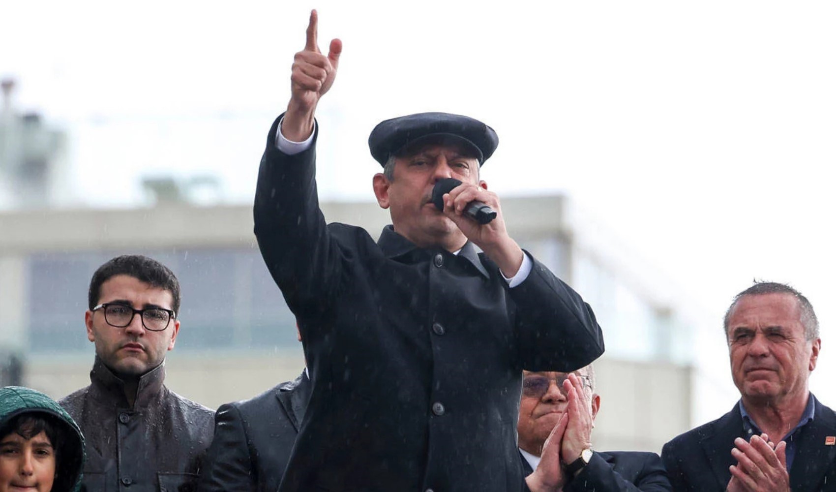 Mustafa Bozbey gözaltısı sonrası Özgür Özel Kosova programını iptal etti