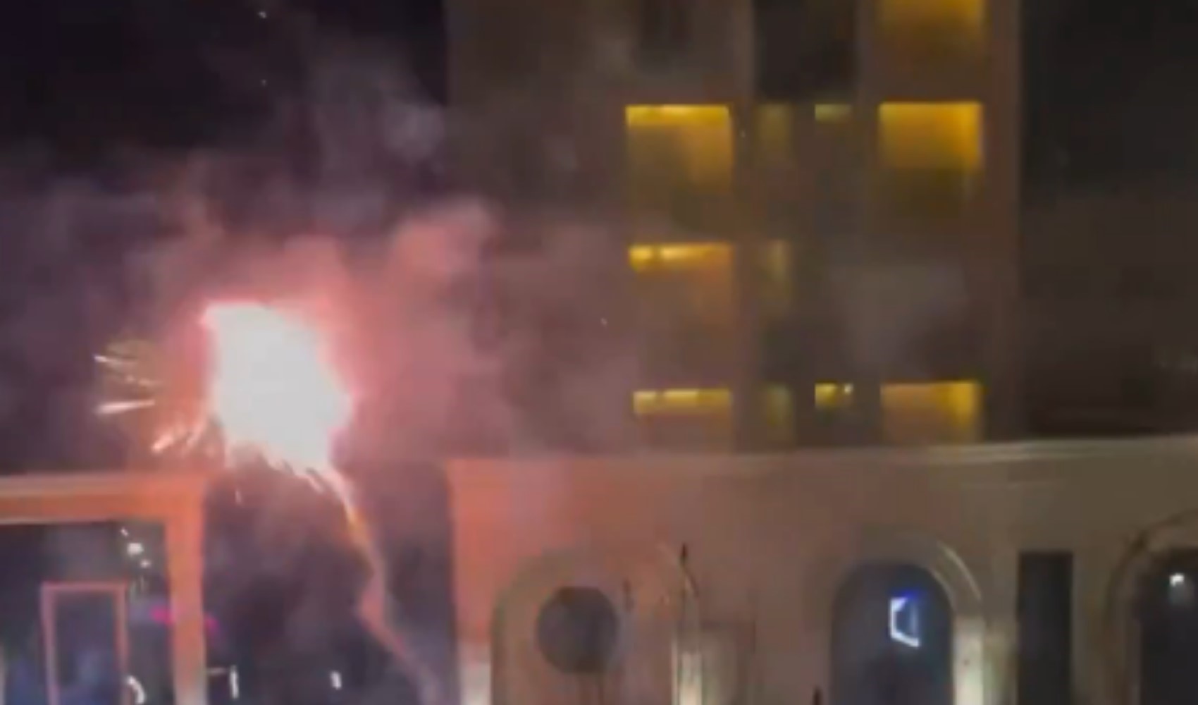 A Milli takımın Kosova'da konakladığı otele havai fişekli saldırı