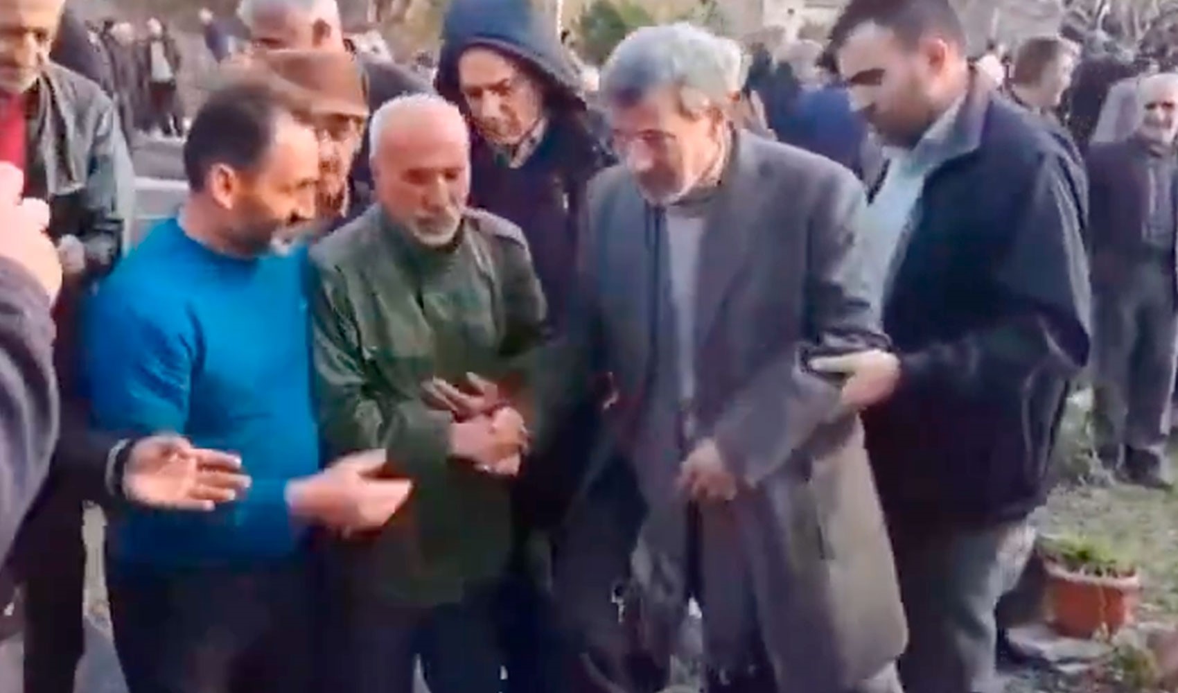 Öldürüldüğü iddia edilen Ahmedinejad'dan ilk görüntü