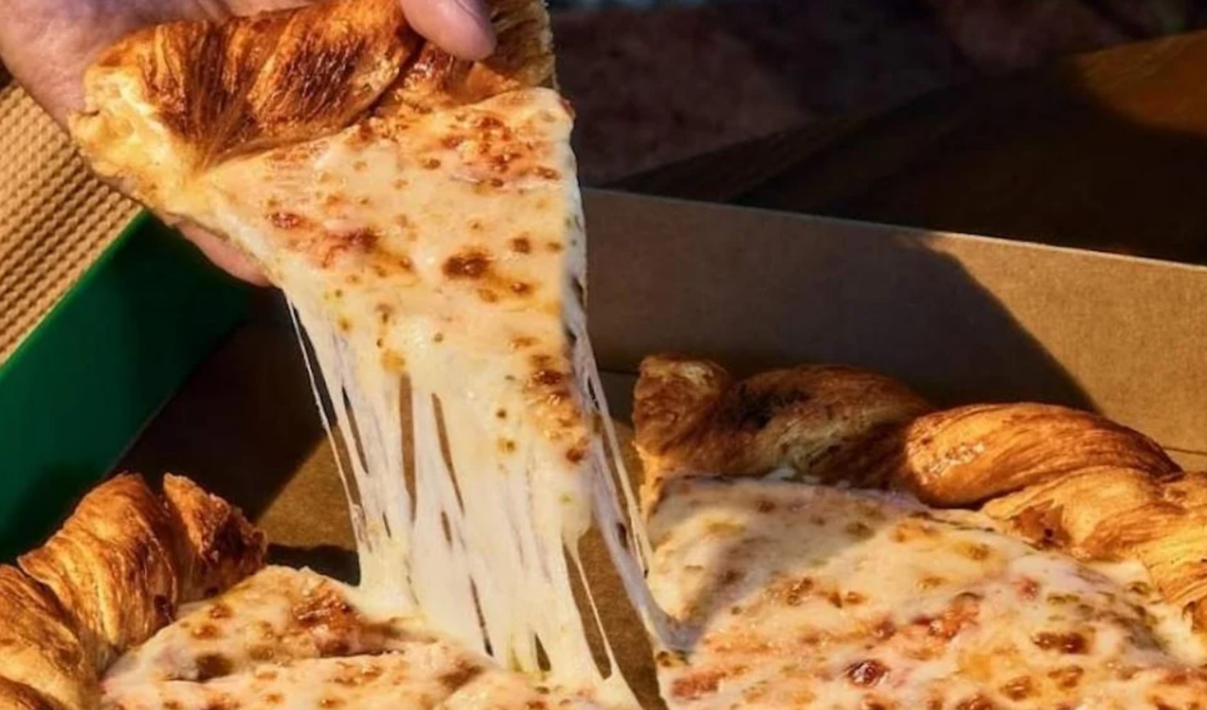Pizza devinden radikal karar: 300'e yakın şube kapanıyor