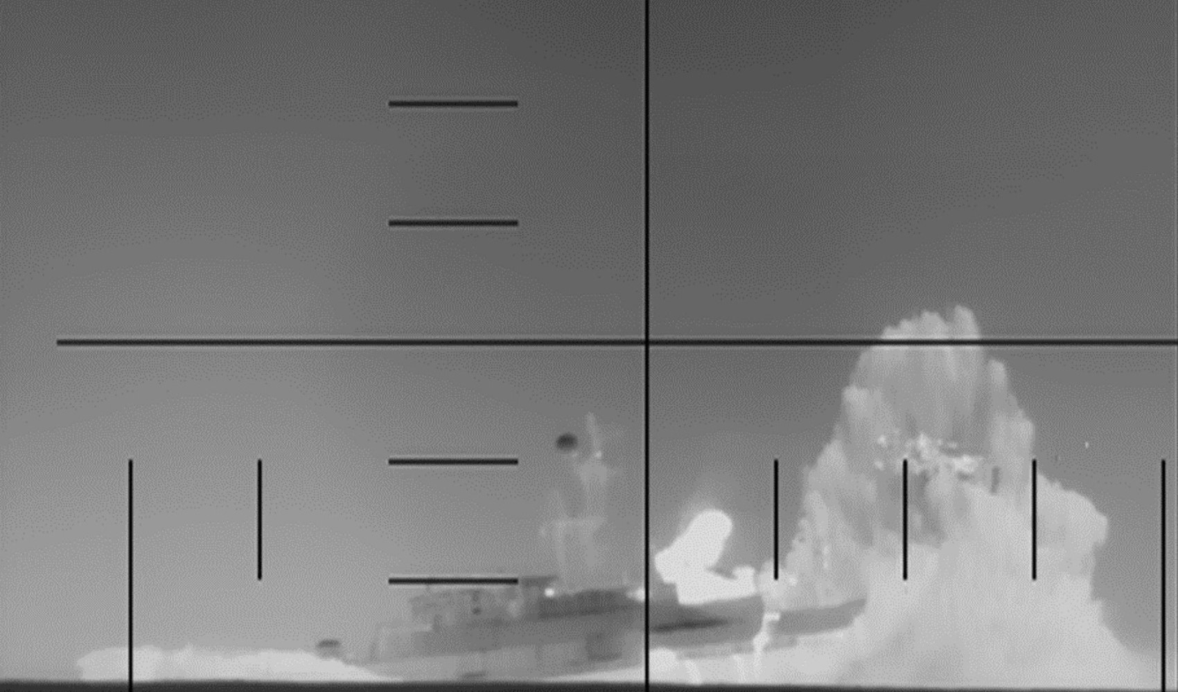 ABD, İran’a ait savaş gemisinin torpido ile vurulma anlarını paylaştı