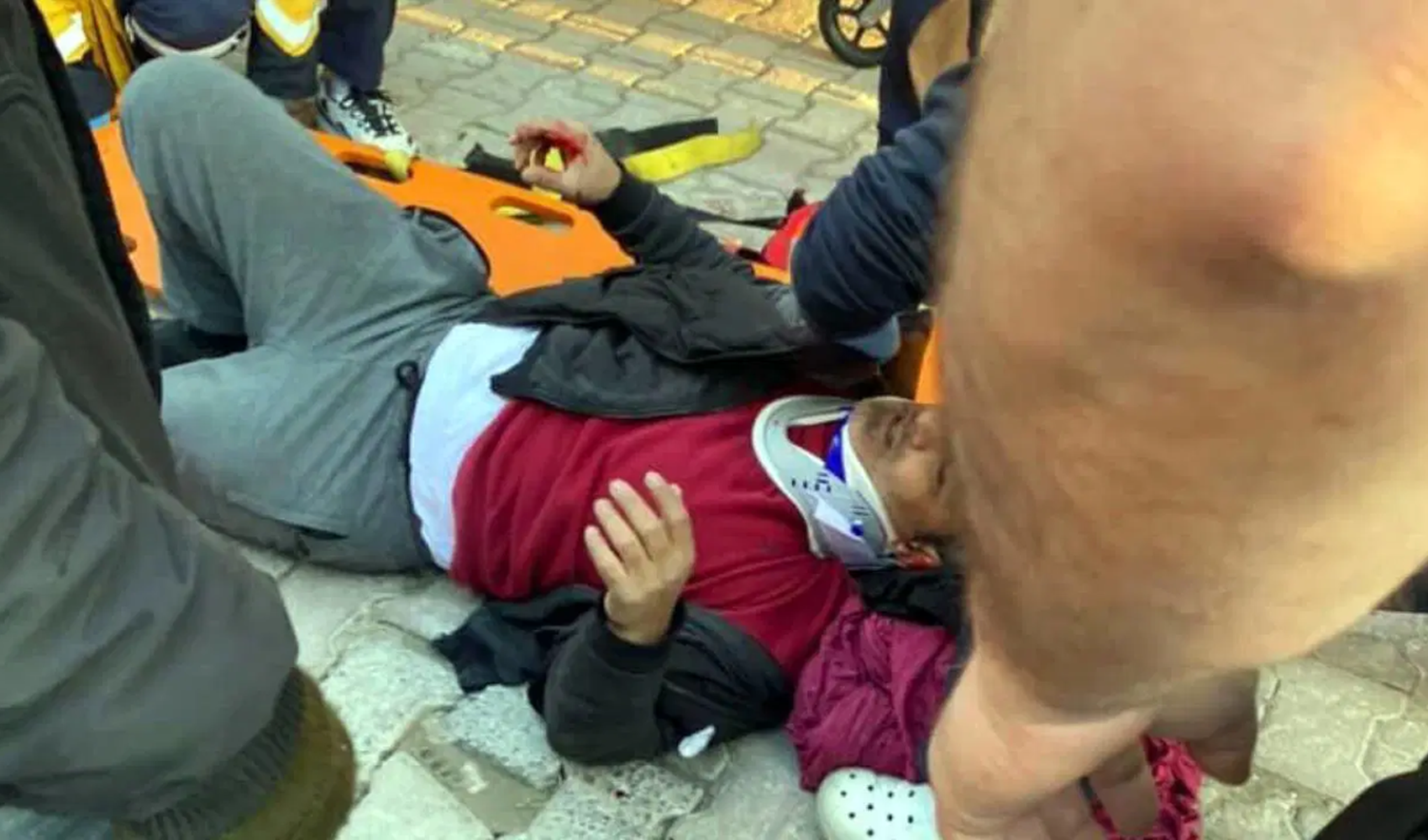 Avcılar'da semt pazarında yol verme tartışması kavgaya dönüştü