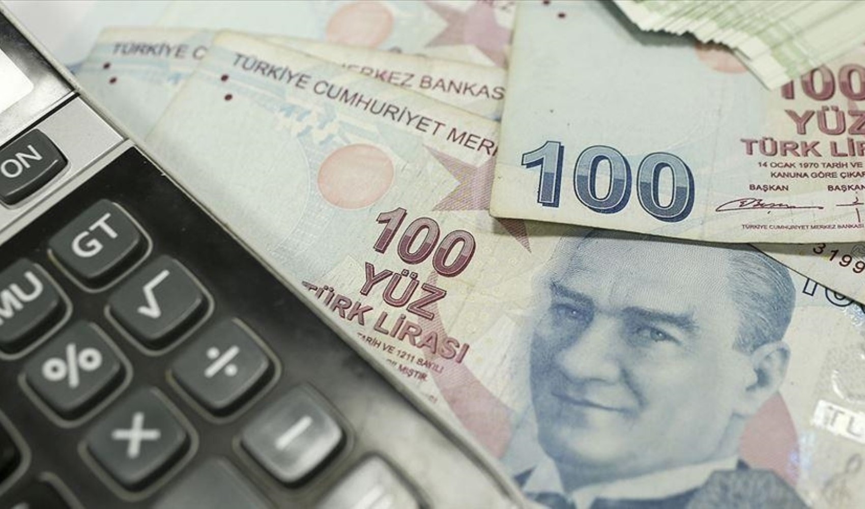 Aumento della tassa sul servizio militare sostitutivo, imposta sulle transazioni crypto e accise sulle pietre preziose: approvata la proposta economica in commissione