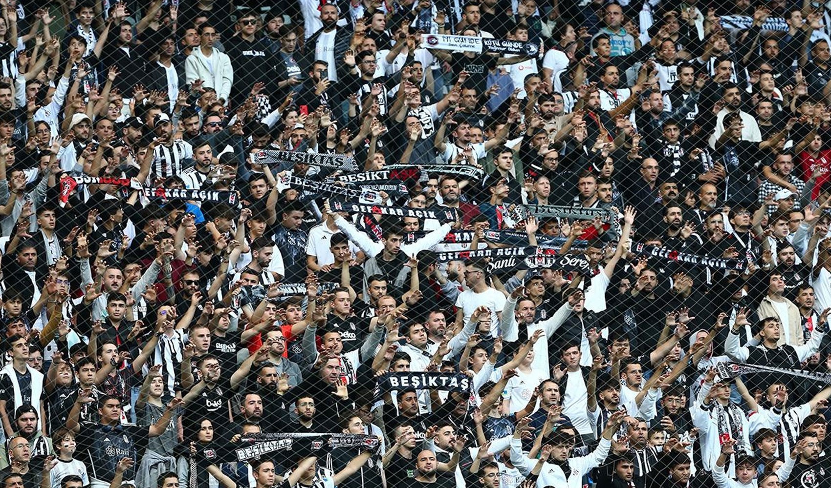 Beşiktaş-Galatasaray derbisi için bilet fiyatları açıklandı