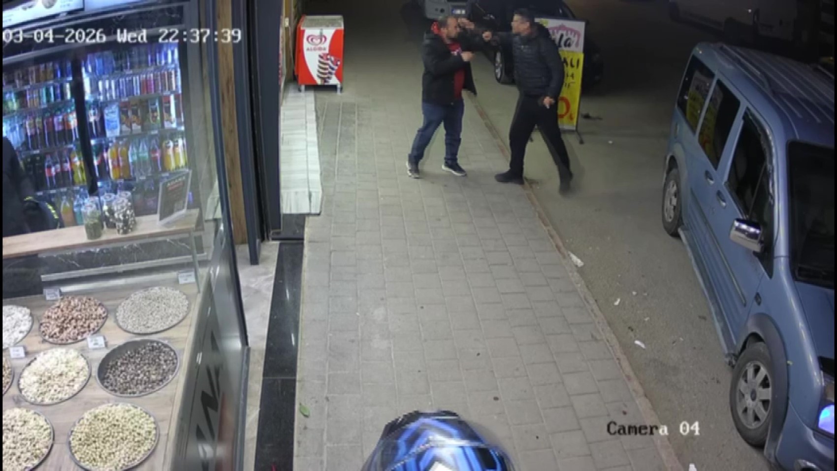 Kardeşler arasında 'alacak-verecek' yumruklaşması