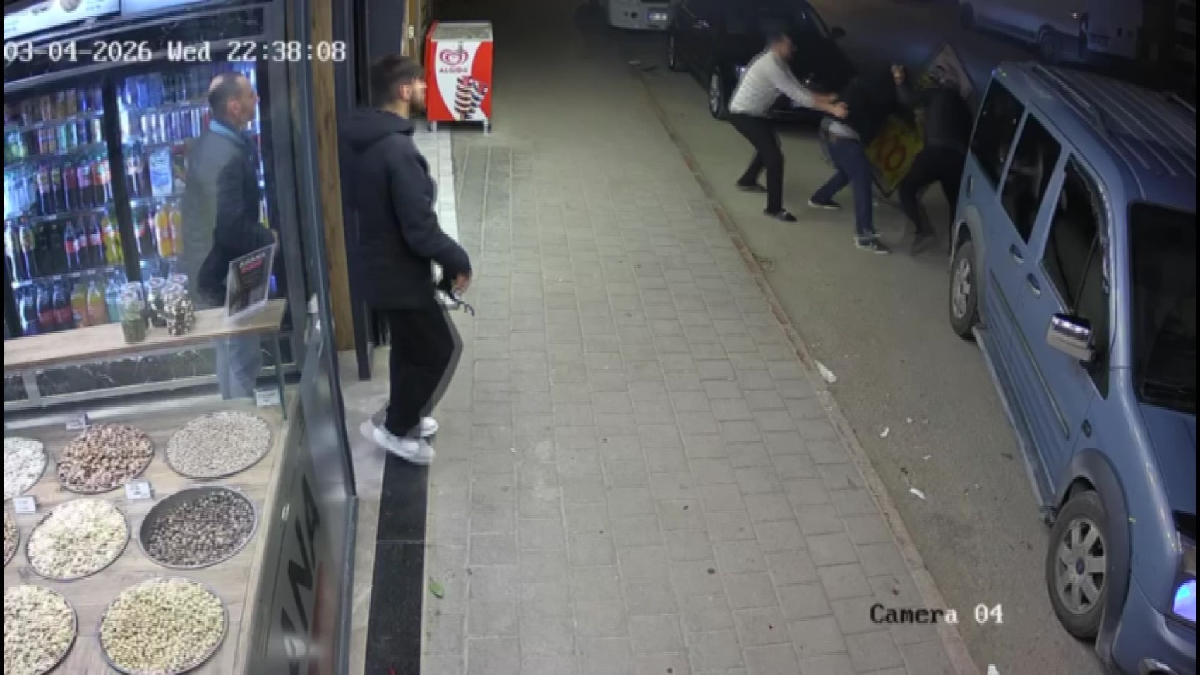 Kardeşler arasında 'alacak-verecek' yumruklaşması