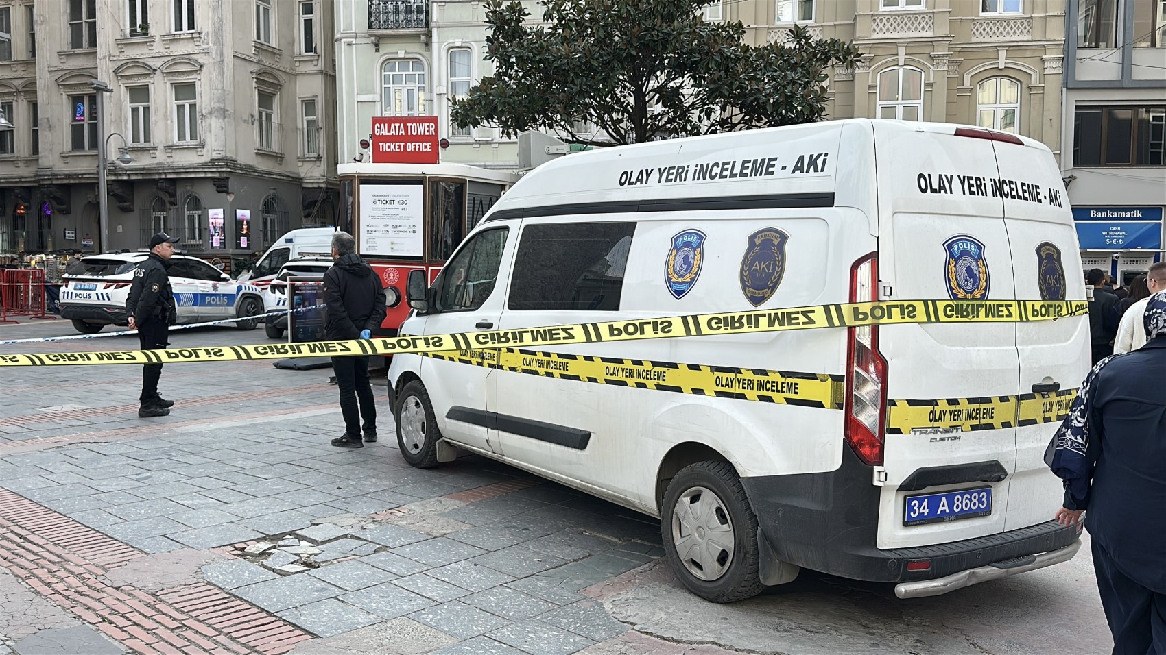 Galata Kulesi'nden atlayan kadın hayatını kaybetti