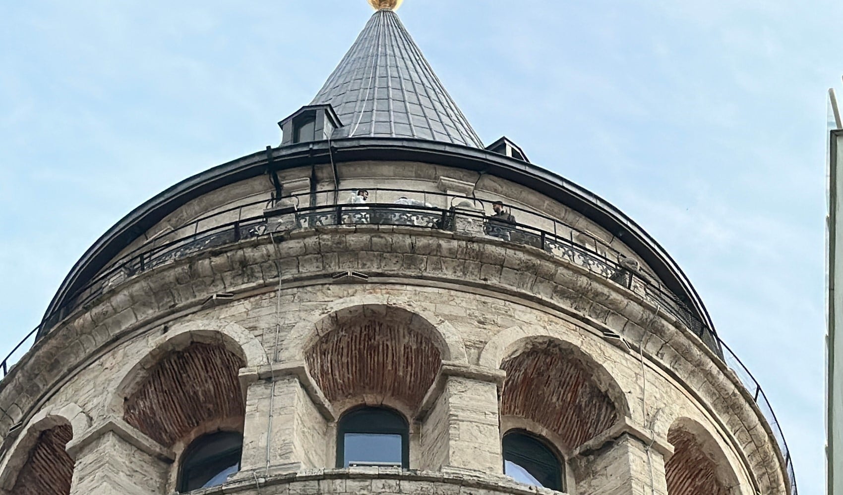 Galata Kulesi'nden atlayan kadın hayatını kaybetti