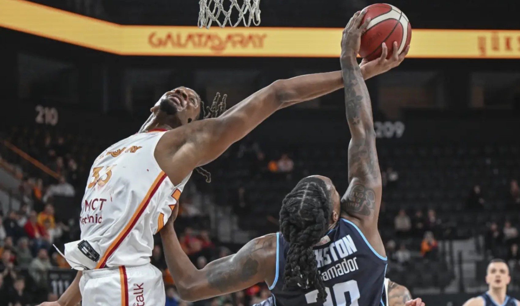 Maç devam ederken Galatasaray'dan hakem tepkisi