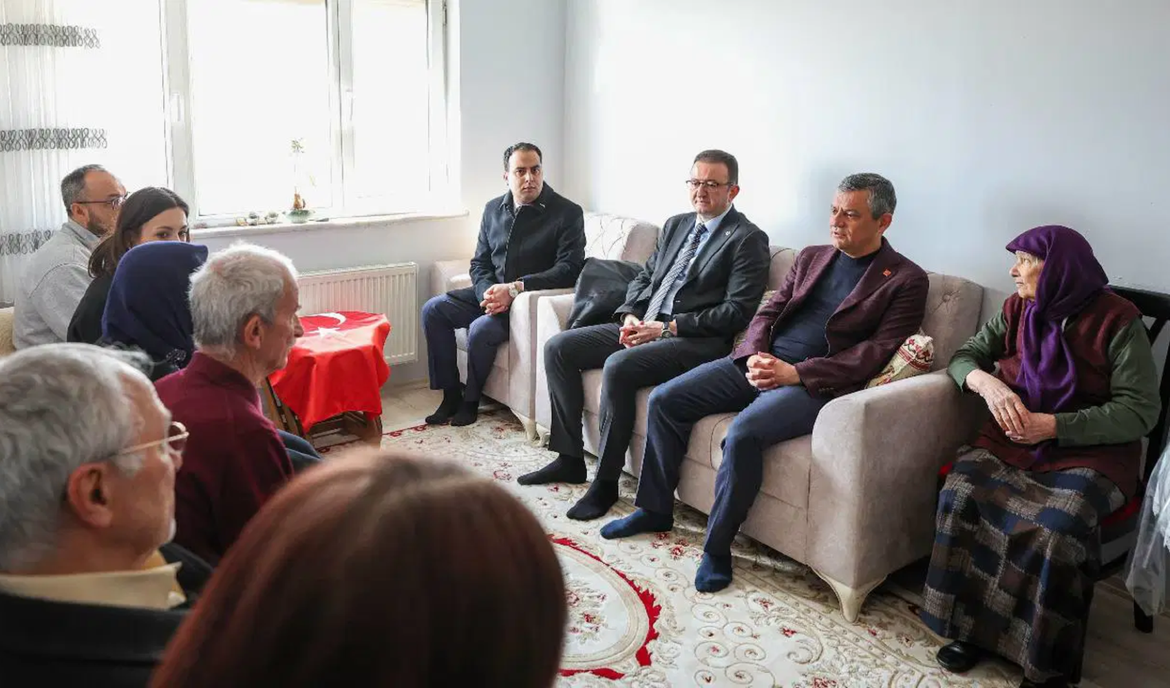 Özgür Özel'den Fatma Nur Çelik’in ailesine taziye ziyareti