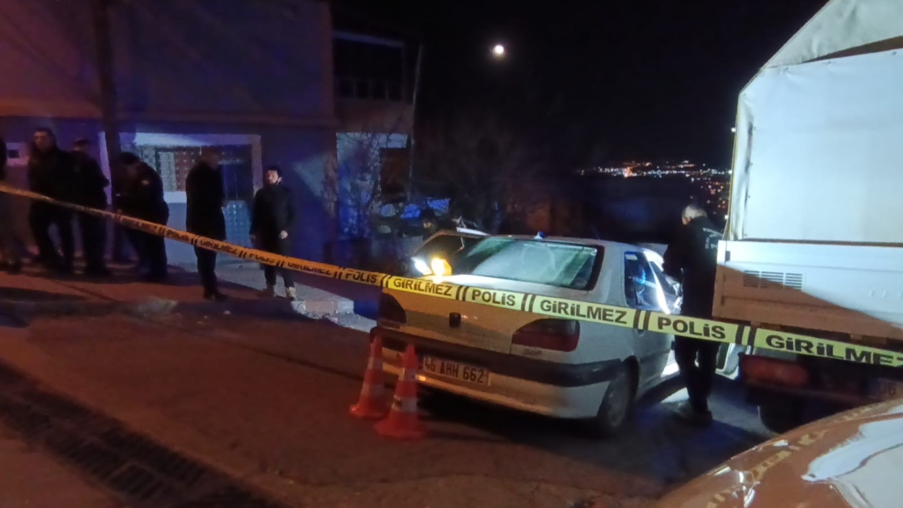 Eski eşinden çocuğunu almaya giden adam, silahla vuruldu: Ağır yaralandı