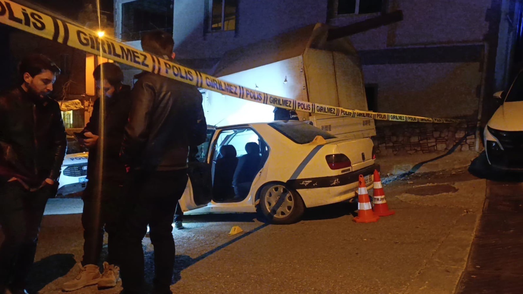 Eski eşinden çocuğunu almaya giden adam, silahla vuruldu: Ağır yaralandı