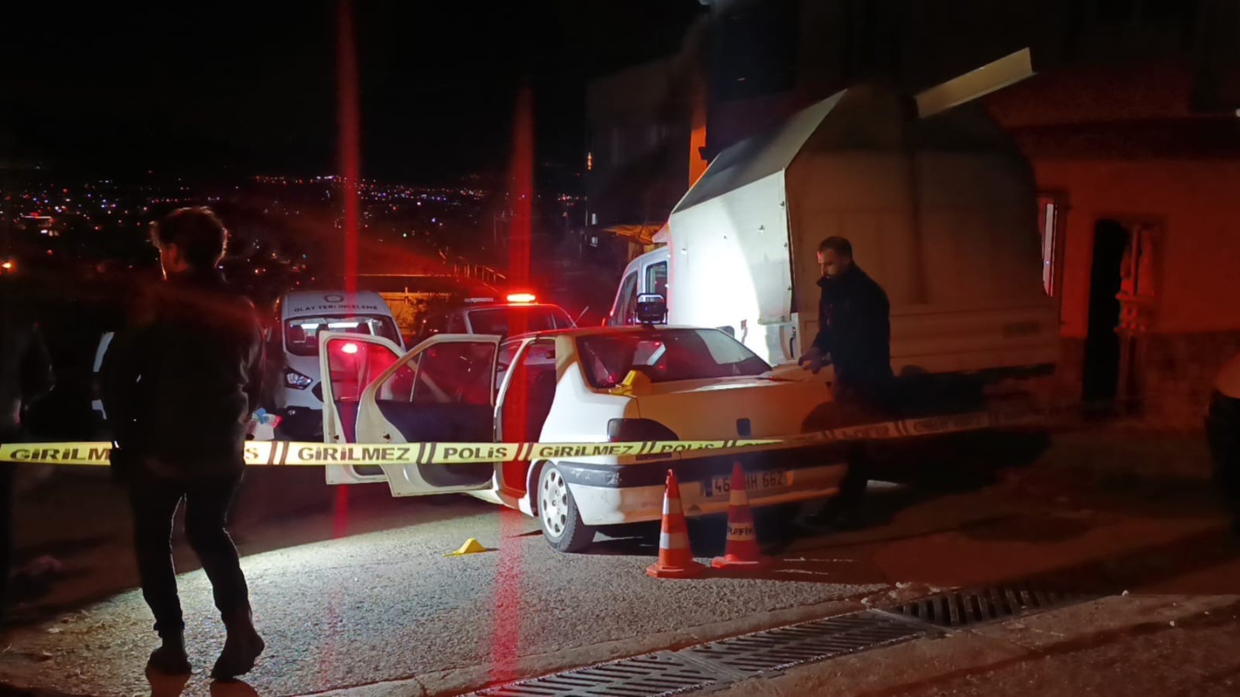 Eski eşinden çocuğunu almaya giden adam, silahla vuruldu: Ağır yaralandı