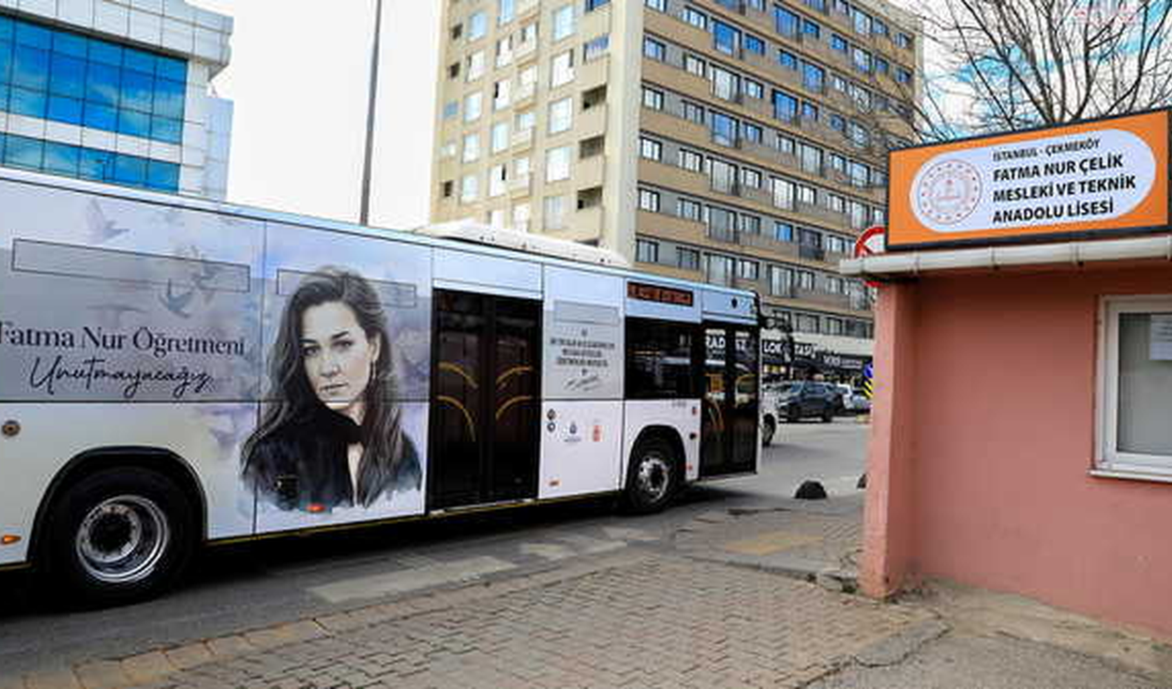 Öğretmen Fatma Nur Çelik’in adı otobüs ve durağa verildi