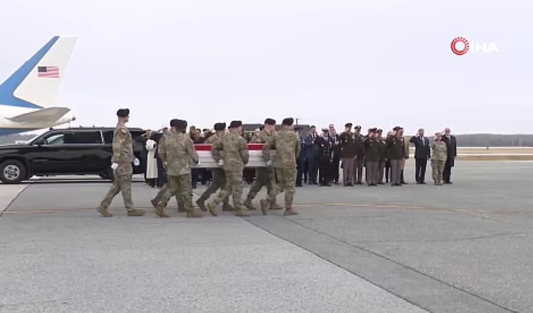 İran savaşında ölen ABD askerlerinin cansız bedenleri ülkelerine getirildi