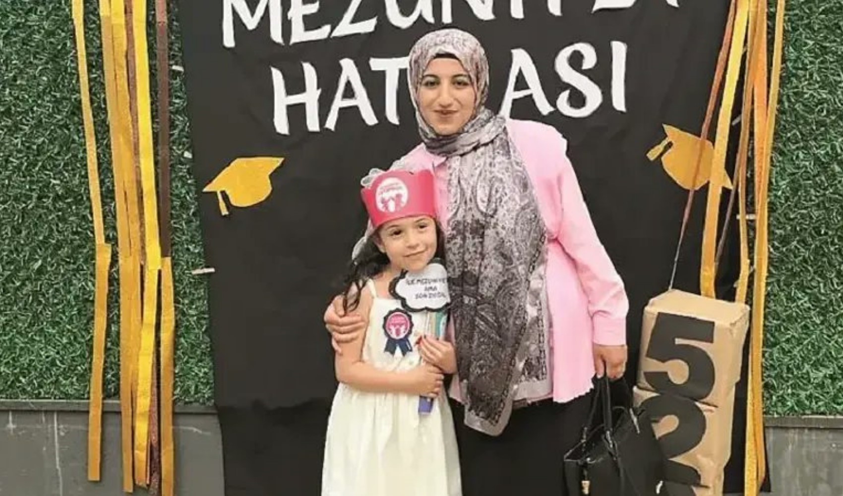 Hifa İkra’nın Ekrem İmamoğlu için çizdiği resim, metro istasyonunda sergilendi