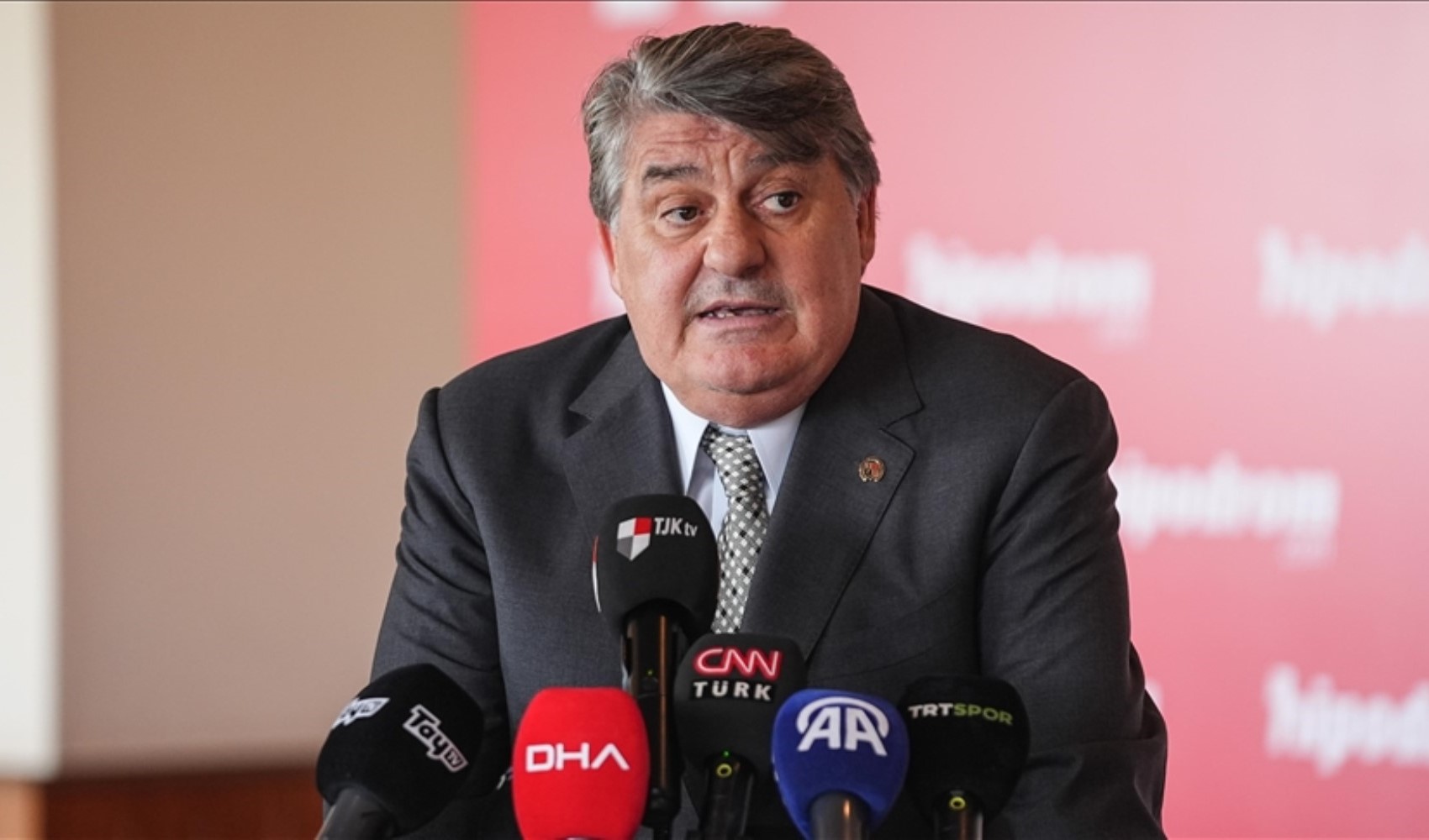 Serdal Adalı'dan istifa çağrısı