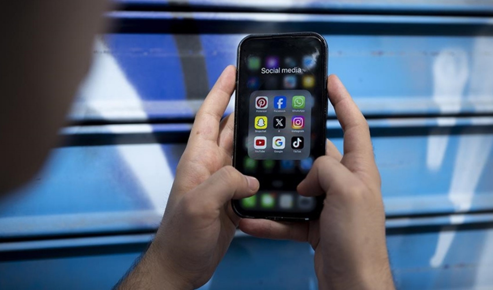 Fransa 15 yaş altına sosyal medya sınırlamasını kabul etti