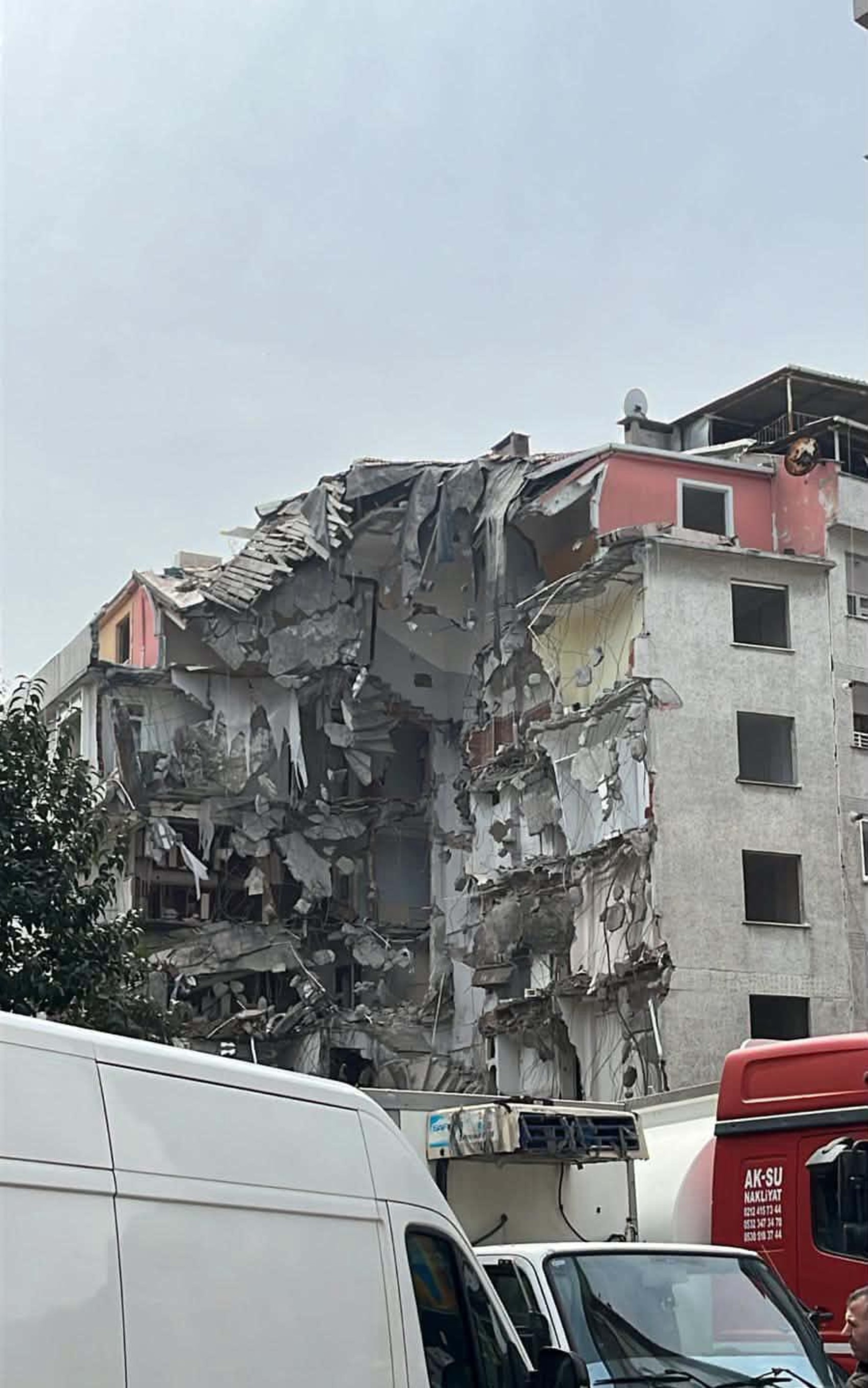 Bina yıkımı sırasında kopan parça çocuğun ölümüne neden oldu: İki parça taş düştü