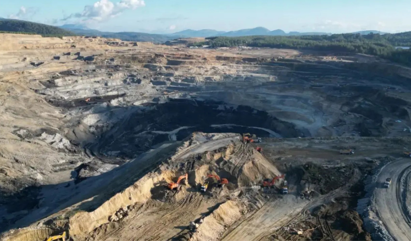 Devasa alanlar madencilere satıldı