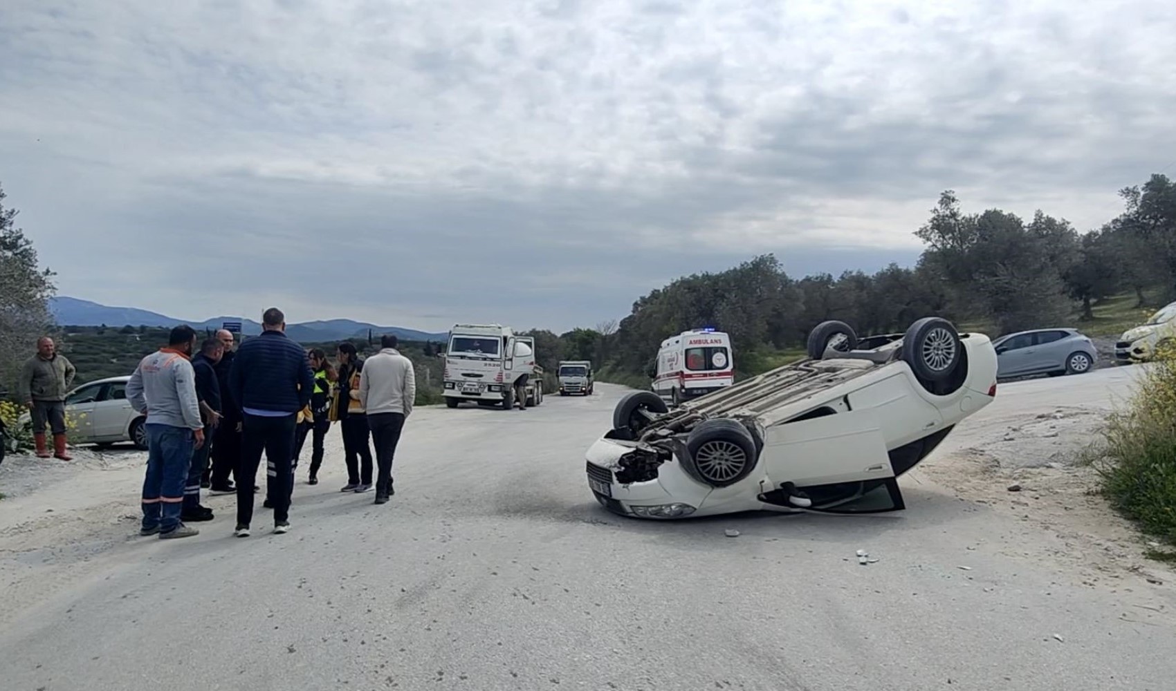 80 yaşındaki sürücü takla atan araçtan sağ çıktı