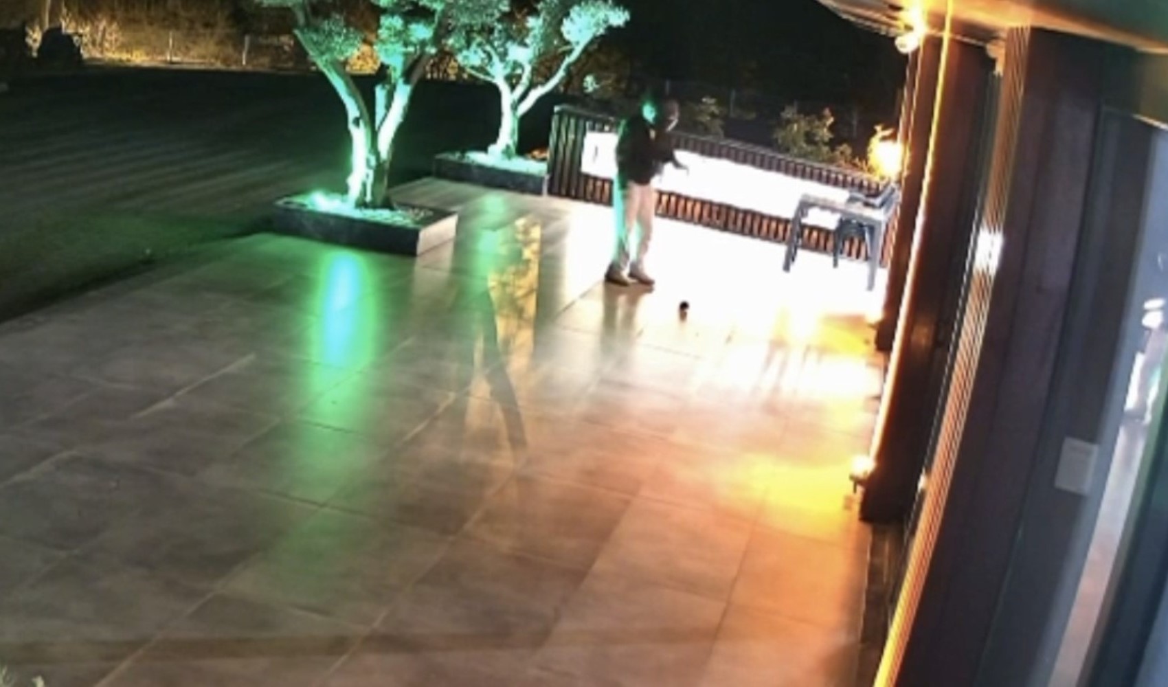 Oto galeriye el bombalı saldırı