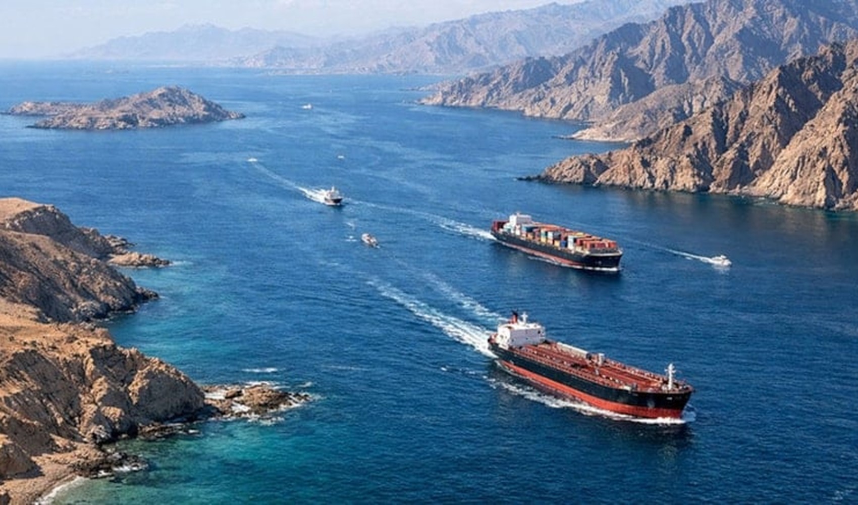 İran'dan CENTCOM'un 'ABD savaş gemilerinin Hürmüz'ü geçtiği' açıklamasına tepki