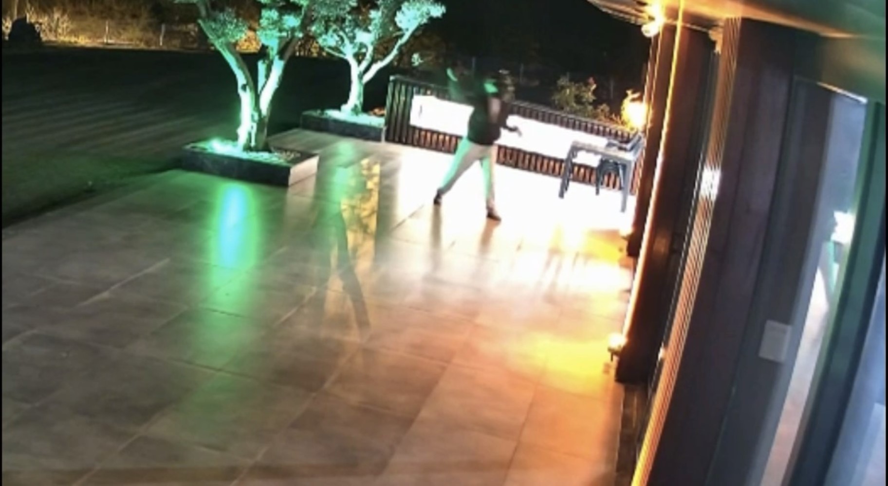 Oto galeriye el bombalı saldırı