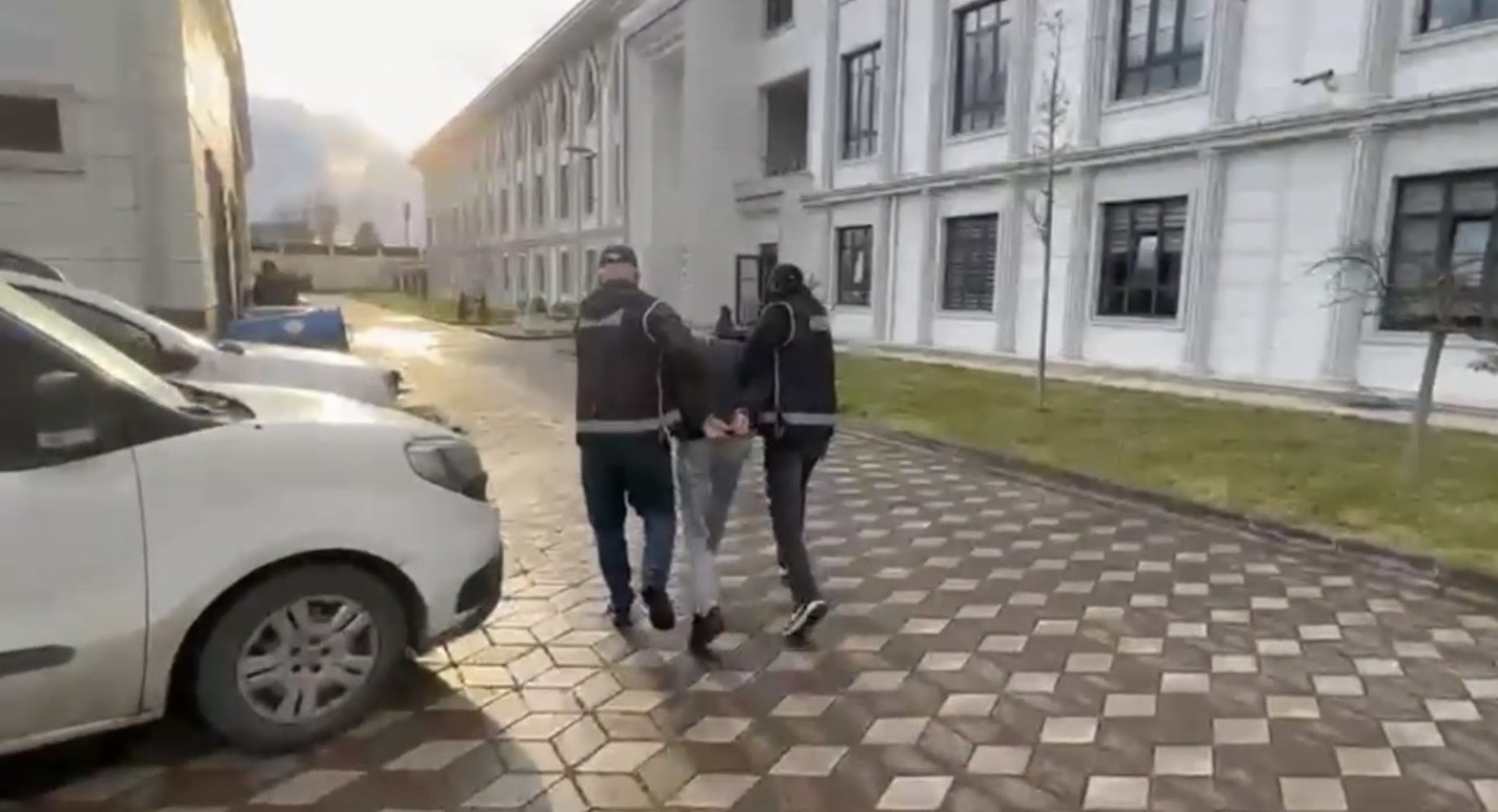 Oto galeriye el bombalı saldırı