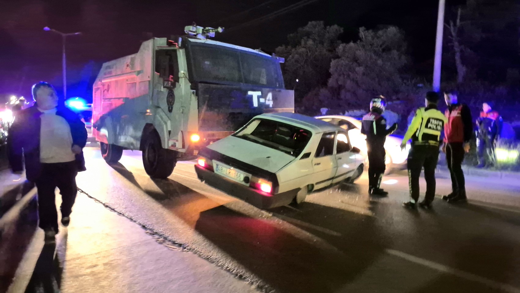 Bodrum'da TOMA, otomobile çarptı