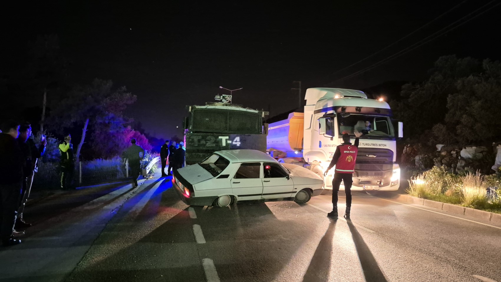 Bodrum'da TOMA, otomobile çarptı