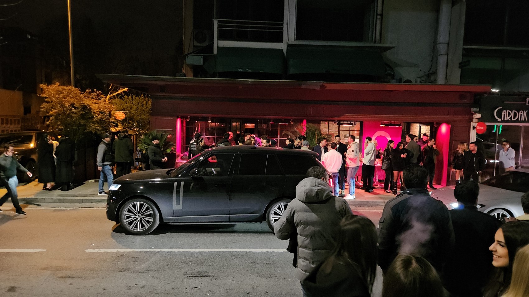 İstanbul'da eğlence mekanlarına uyuşturucu ve fuhuş operasyonu! Çok sayıda ünlü gözaltında