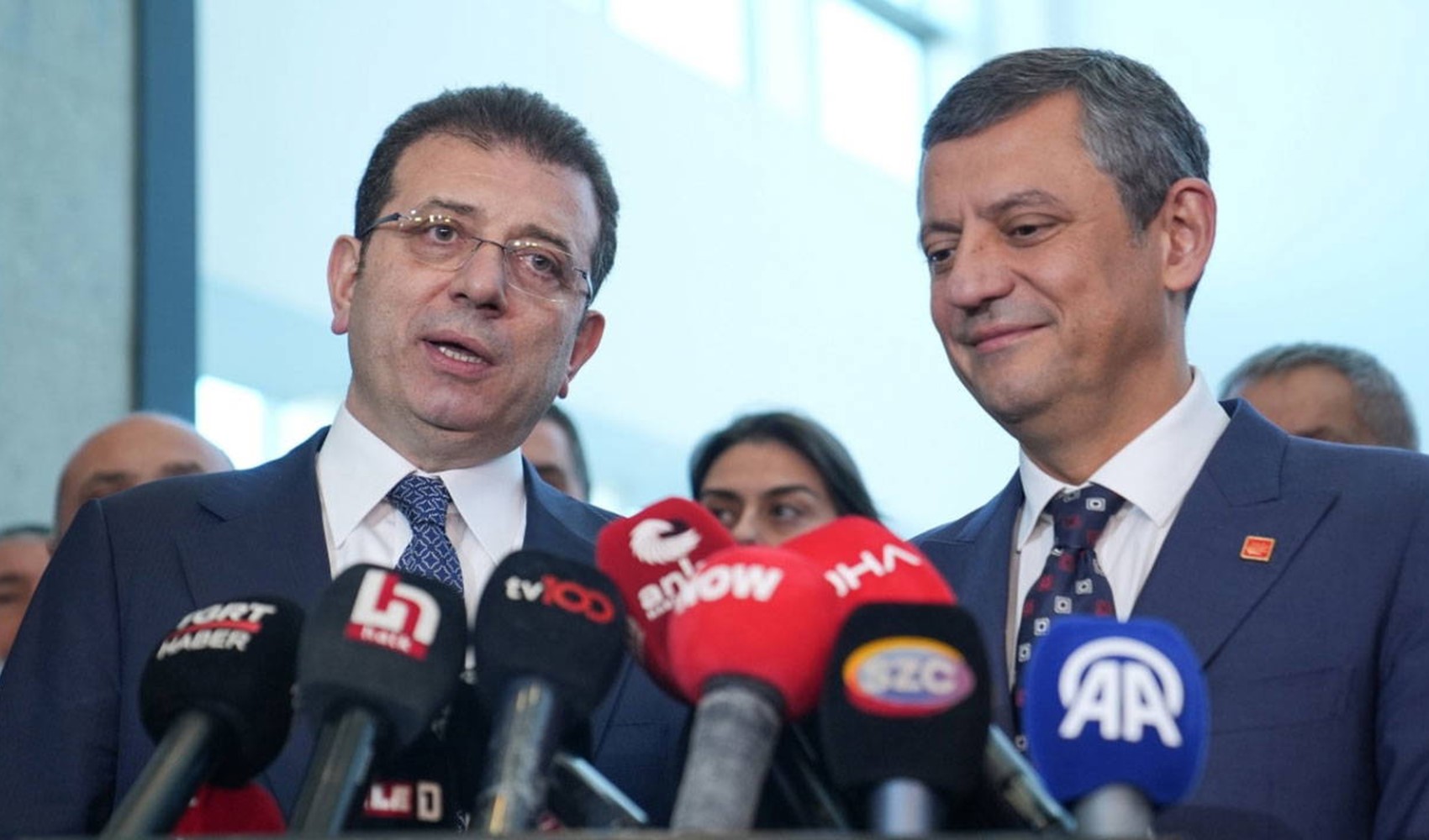 Özel ve İmamoğlu, Macaristan seçimlerinin galibi Magyar'ı tebrik etti: Halkın iradesi tek adamlardan güçlü