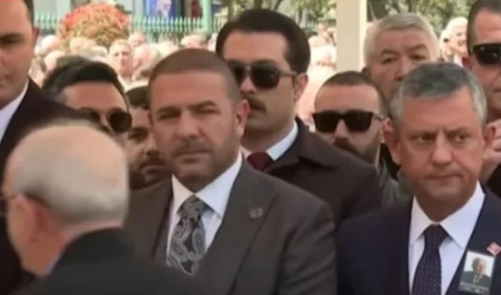 Kılıçdaroğlu'nun tokalaşmadığı Özgür Özel'den ilk açıklama: Asla beklemeyiz