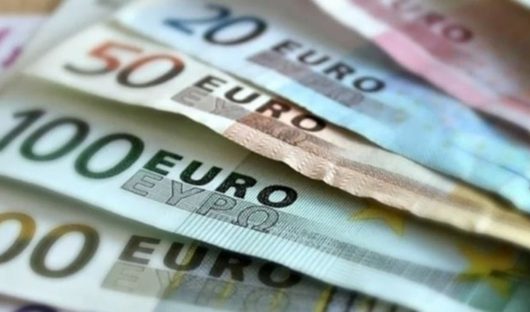 20 euro ile alışveriş yapan Türk vatandaşı Fransa'da mağazada alıkonuldu