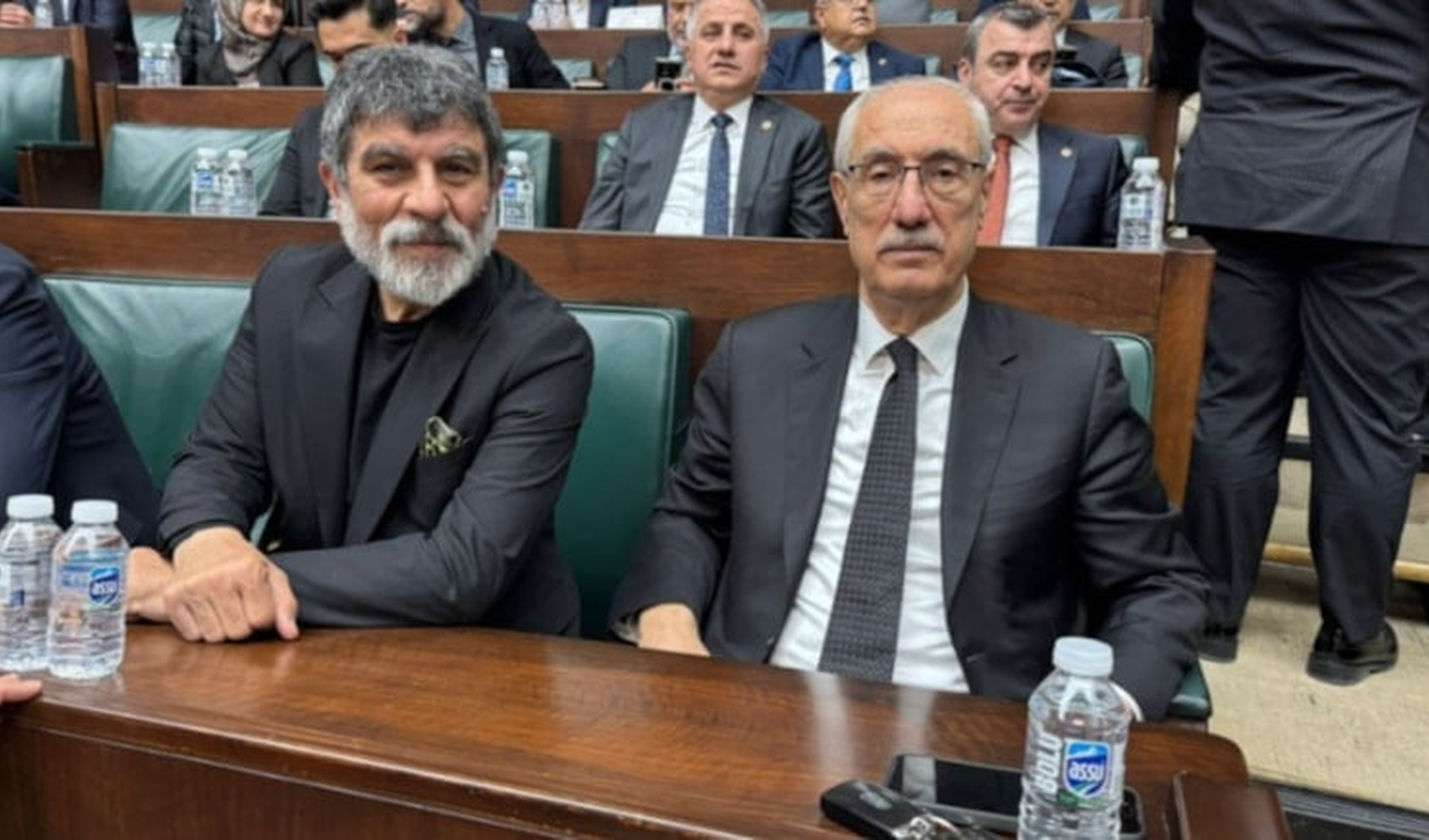 Oyuncu Sefa Zengin AKP grup toplantısında görüntülendi