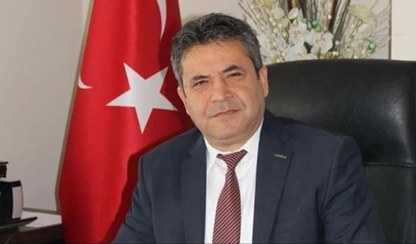 Başkan CHP'den istifa etmişti! Yardımcısından onurlu davranış