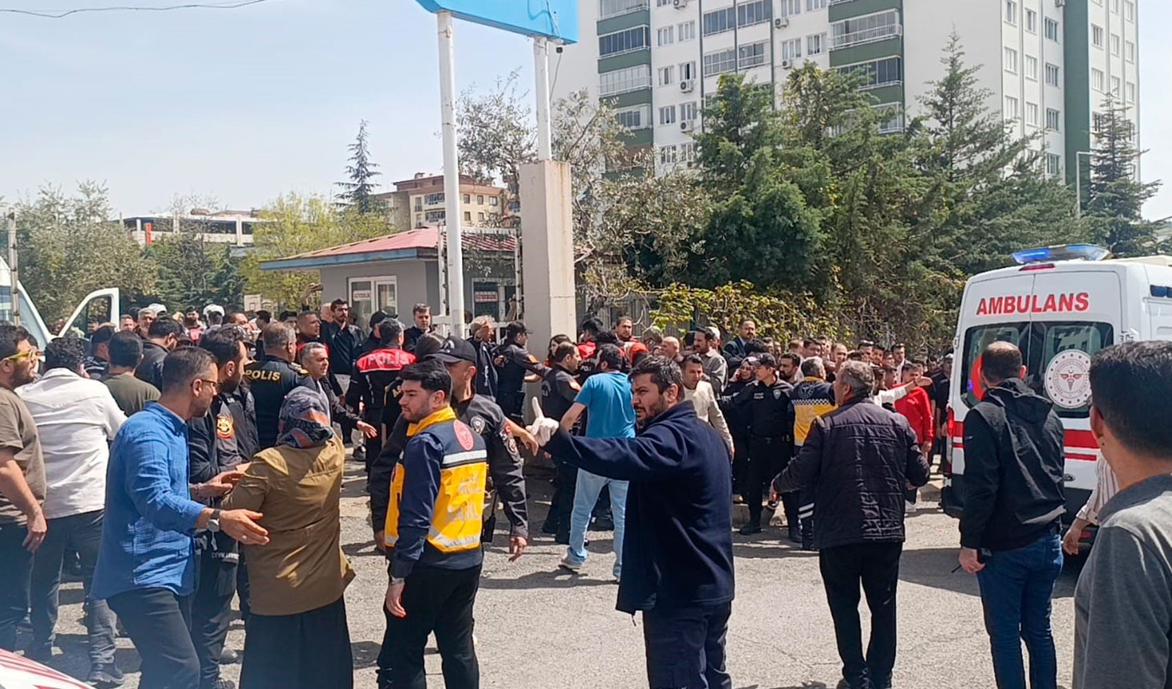 Şanlıurfa'dan sonra Kahramanmaraş'ta da okula silahlı saldırı!