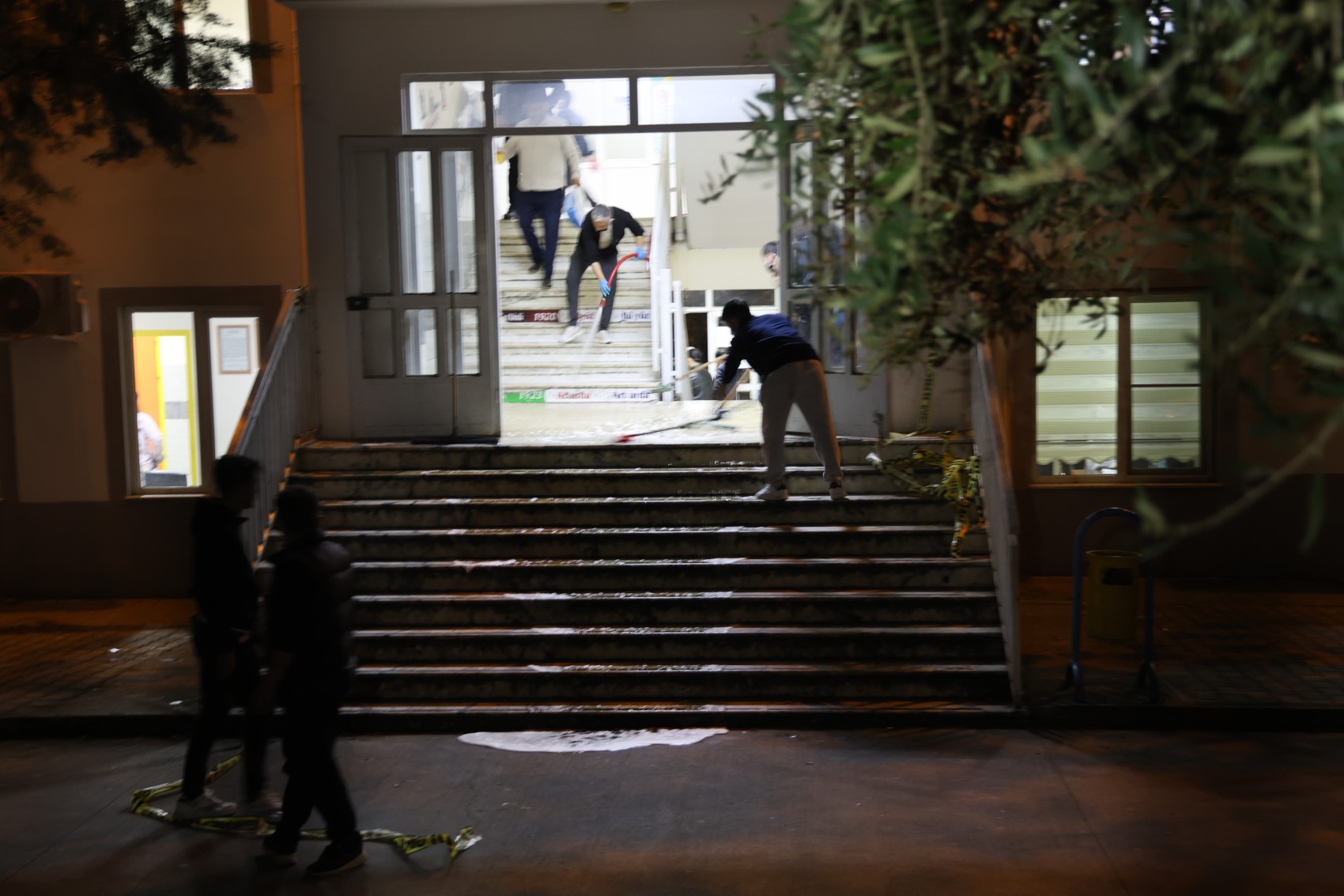 Kahramanmaraş'ta saldırının gerçekleştiği okulda temizlik çalışması: 9 kişi öldü