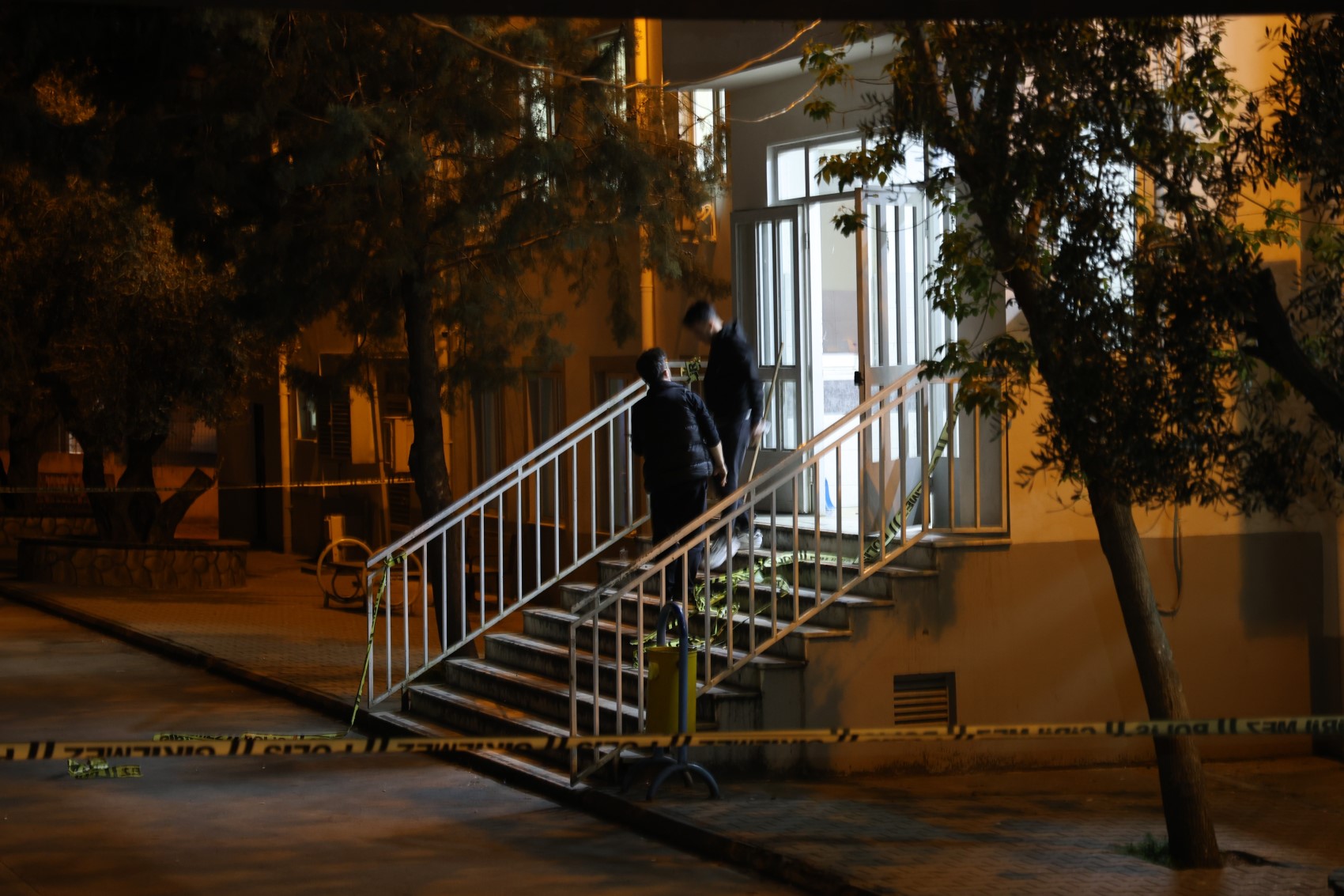 Kahramanmaraş'ta saldırının gerçekleştiği okulda temizlik çalışması: 9 kişi öldü