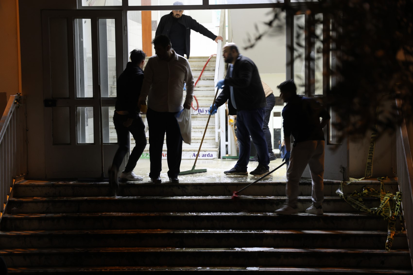 Kahramanmaraş'ta saldırının gerçekleştiği okulda temizlik çalışması: 9 kişi öldü