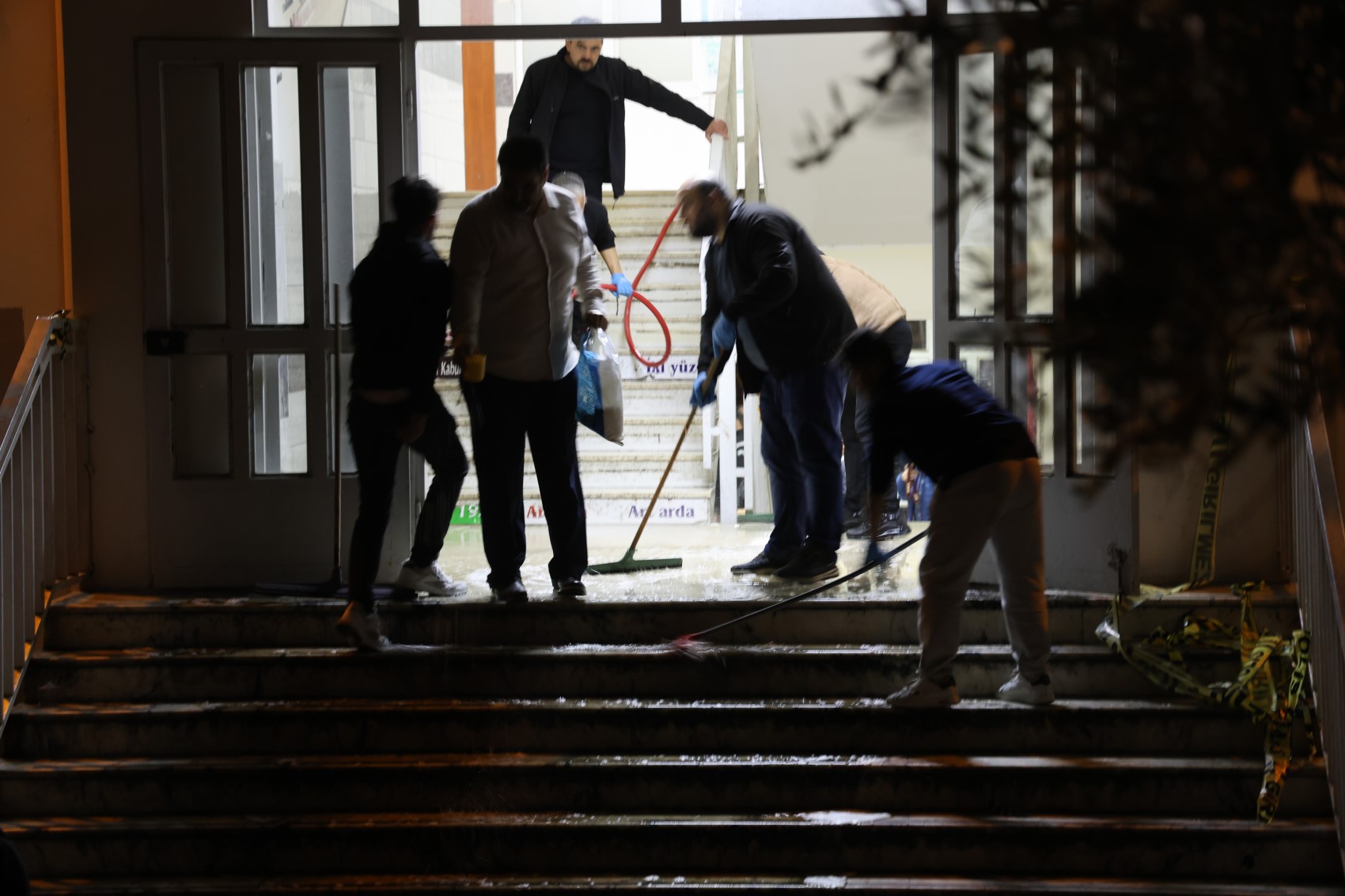 Kahramanmaraş'ta saldırının gerçekleştiği okulda temizlik çalışması: 9 kişi öldü