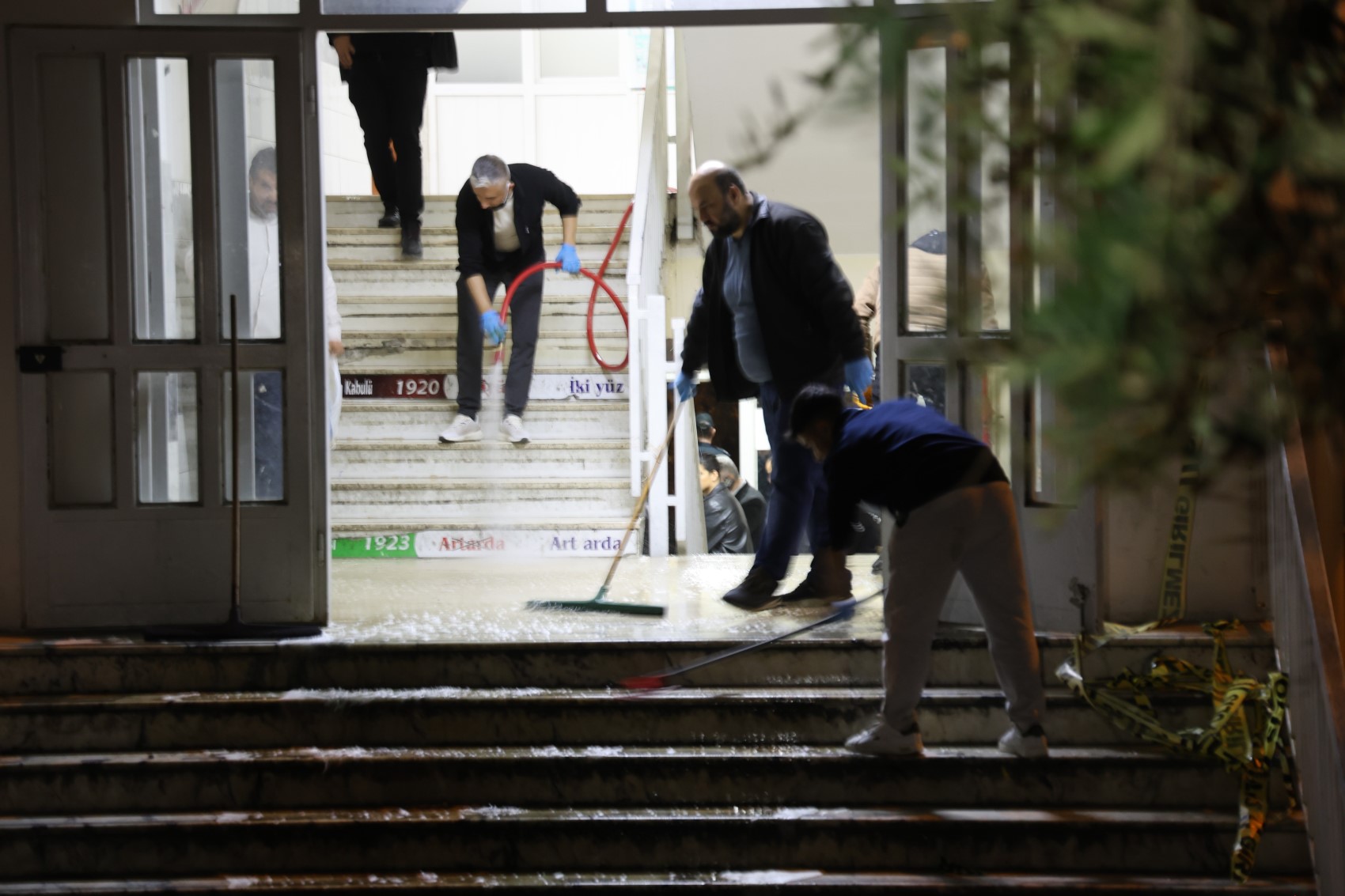 Kahramanmaraş'ta saldırının gerçekleştiği okulda temizlik çalışması: 9 kişi öldü