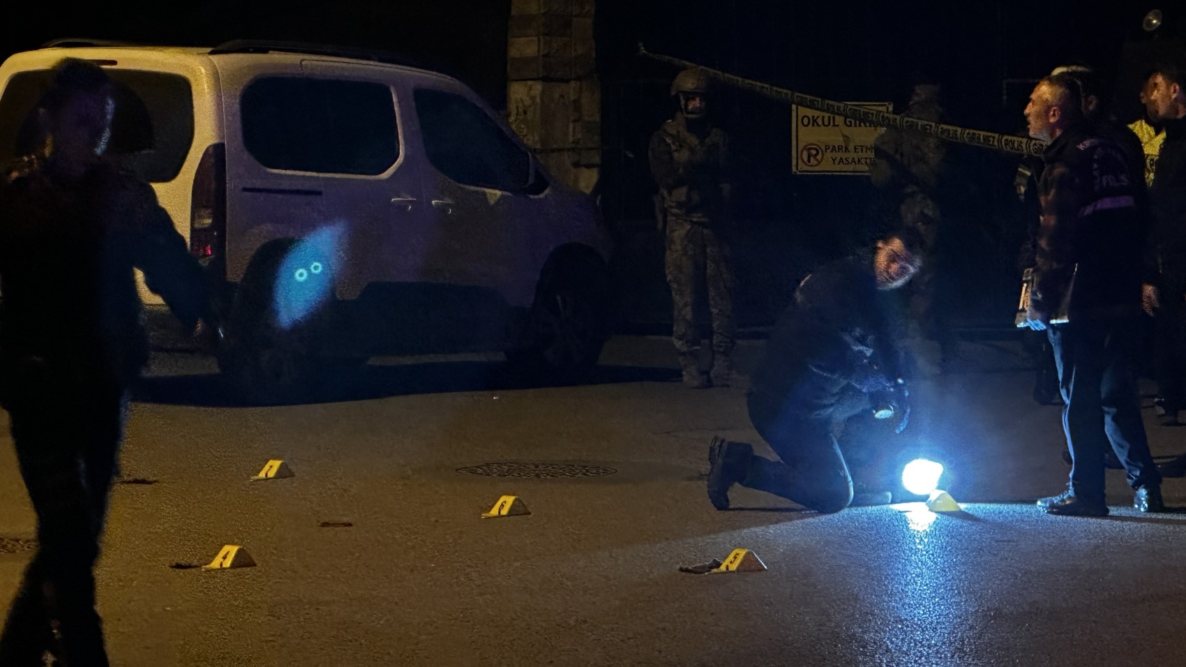 Polisle 3 sokak boyunca çatıştı: Okul önünde vurularak etkisiz hale getirildi