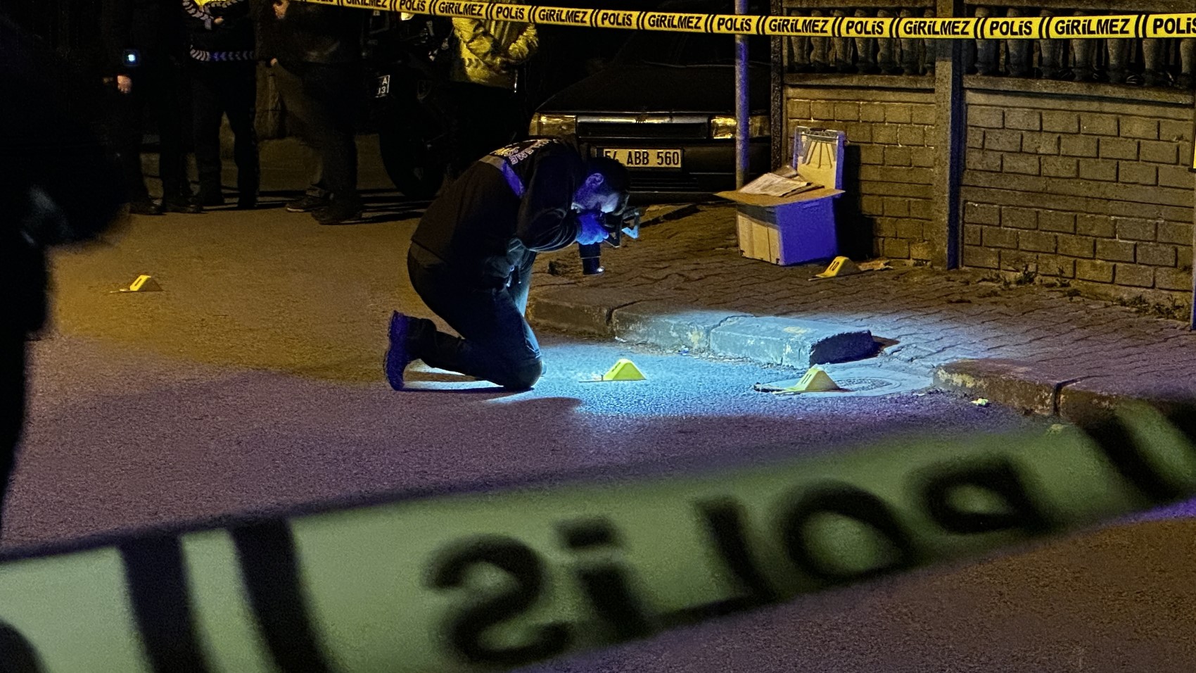 Polisle 3 sokak boyunca çatıştı: Okul önünde vurularak etkisiz hale getirildi